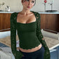 Einfarbiges Damen-T-Shirt mit Spitzenblumenmuster, gesplitteten Rüschen und transparenten Ärmeln