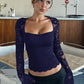 Einfarbiges Damen-T-Shirt mit Spitzenblumenmuster, gesplitteten Rüschen und transparenten Ärmeln
