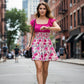 Sommer-Minikleid mit Blumenmuster und geraffter Taille